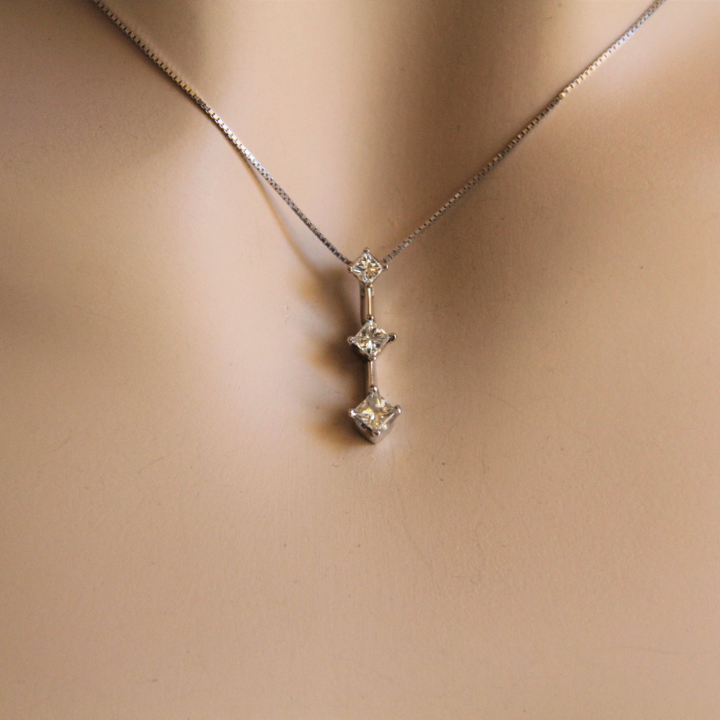14 Kt White Gold 3-Diamond Necklace 599$